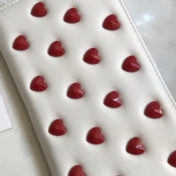 Betsey Johnson White Faux Leather & Red Heart Studded ZA Continental Wallet NWT - Picture 7 of 16
